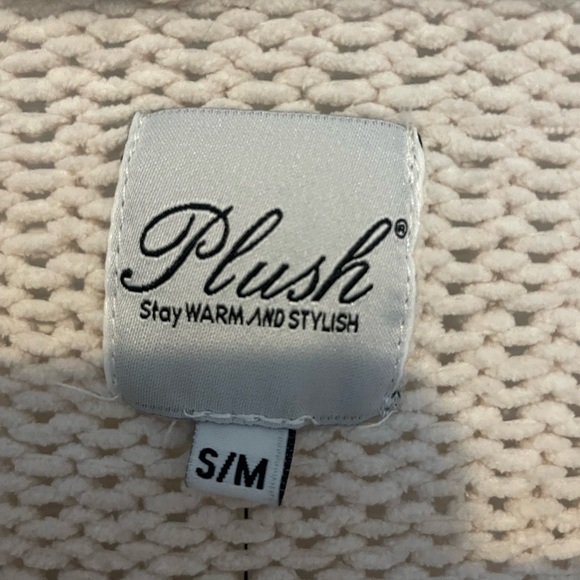 “Plush apparel” wrap in beige - never worn - Picture 6 of 6